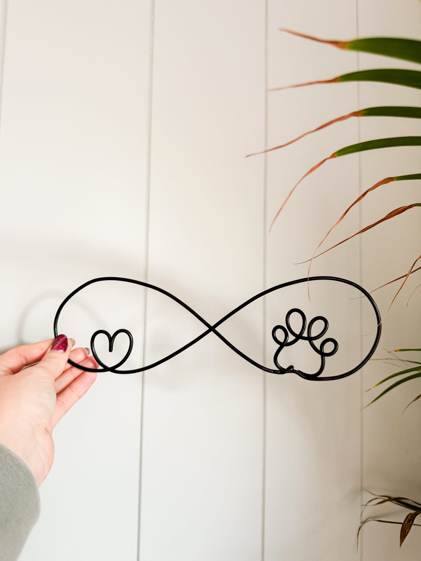 Wire Infinity Paw Sign