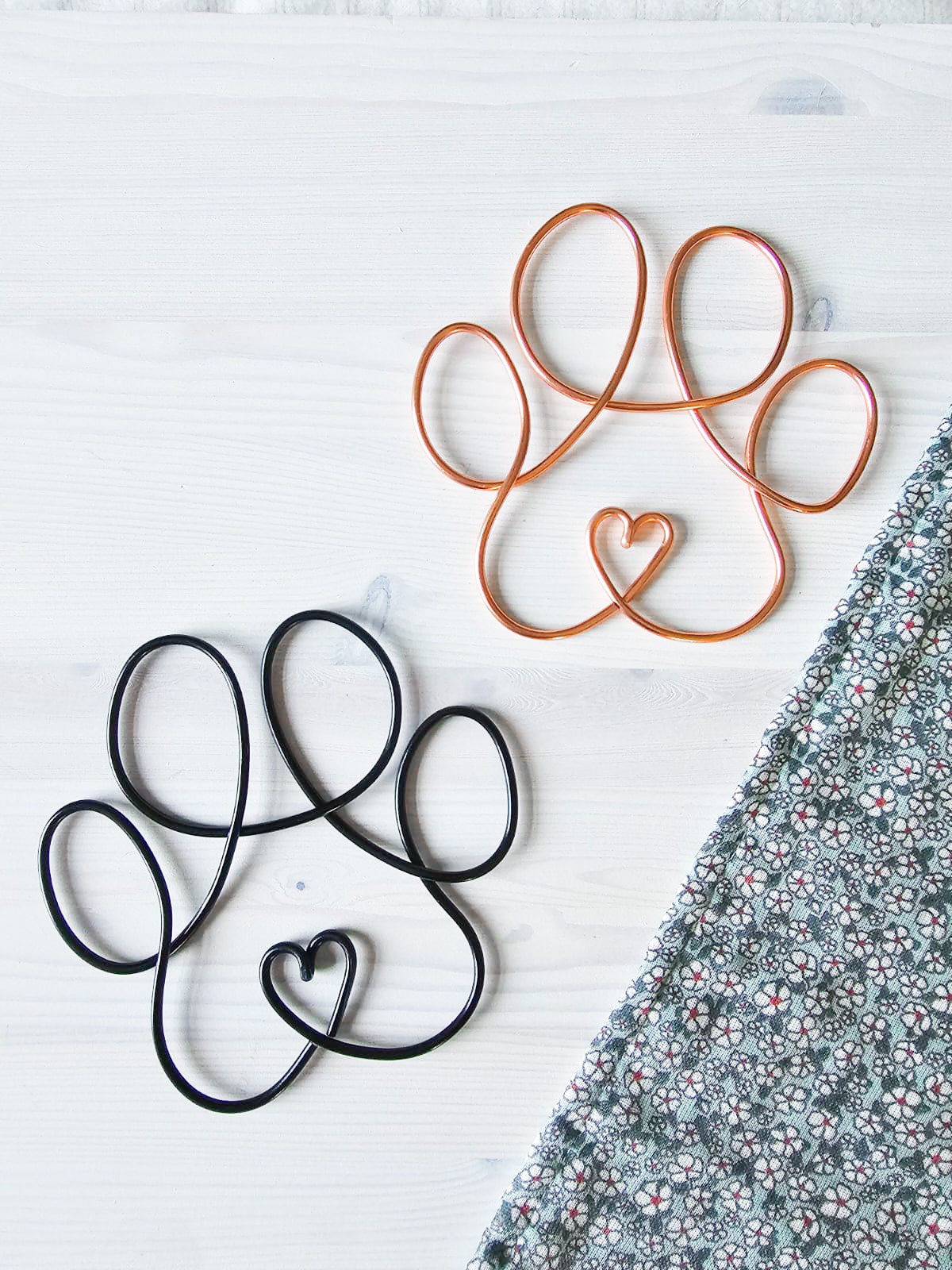 Wire Heart Paw Print