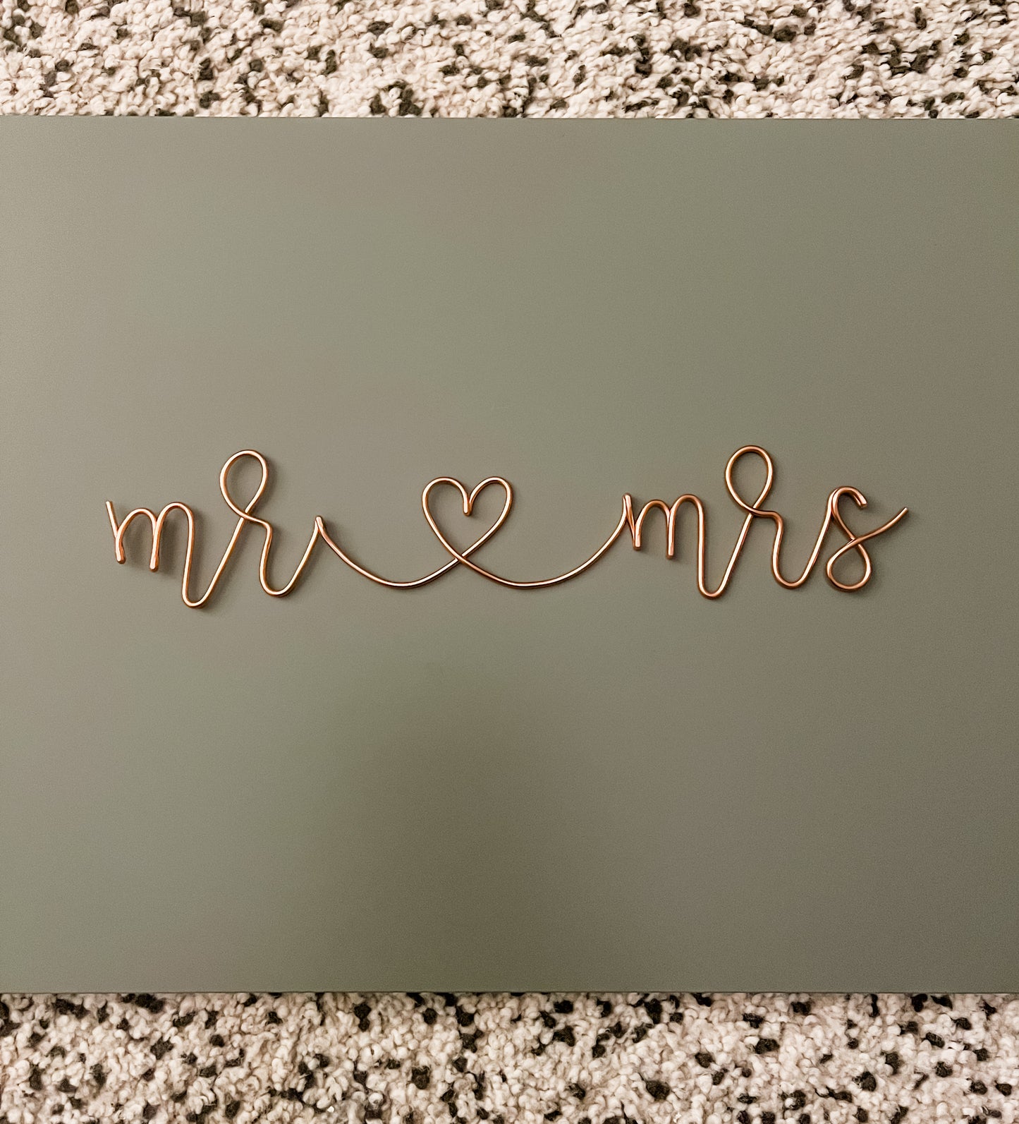 Wire ‘mr💛mrs’ Sign